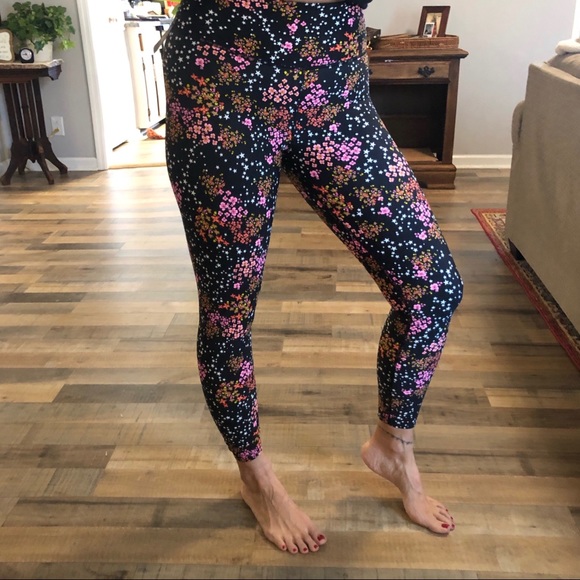 NEW CROP VICTORIA/'S SECRET VSX BLACK FLORAL TIGHT LEGGING PANTS MEDIUM